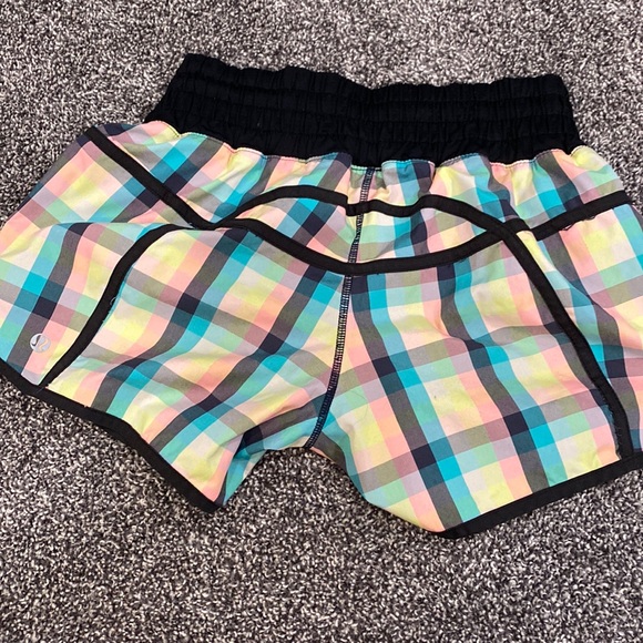 Lululemon size 6 multicolor shorts - Picture 2 of 3